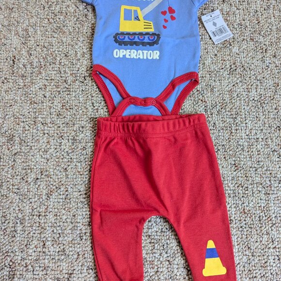 Newborn Outfit - Picture 2 of 2